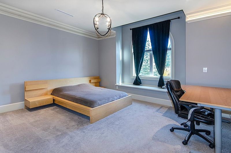 Surrey House for rent - 5 Bedrooms — photo 19