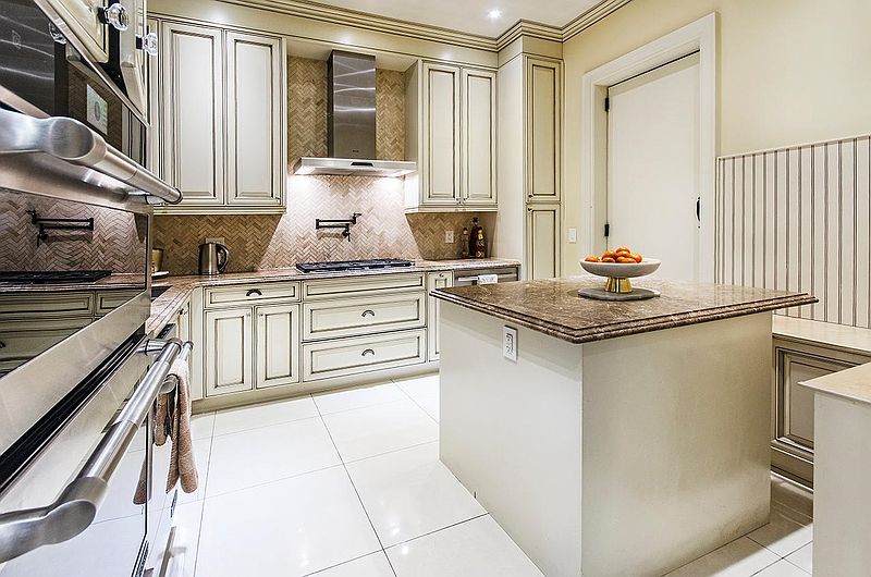 Surrey House for rent - 5 Bedrooms — photo 9