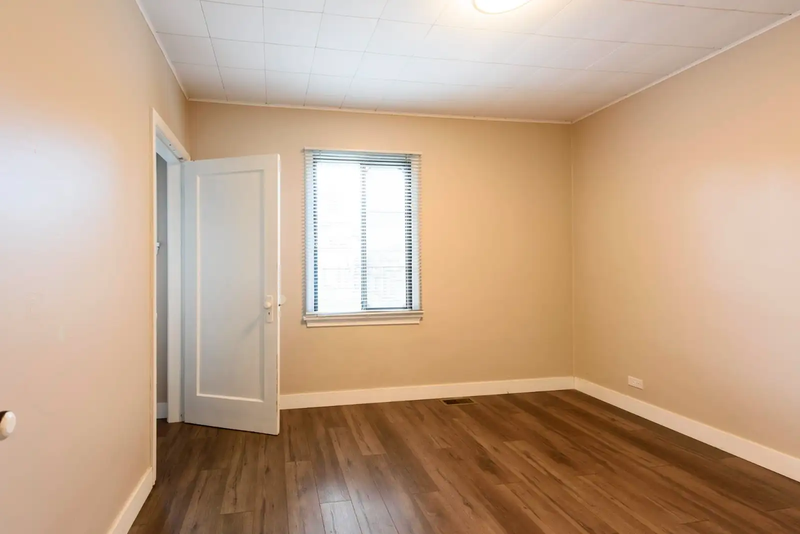 $2999 | 4525 Knight St, Vancouver, BC | 2BD/1BA | Upper House — photo 14