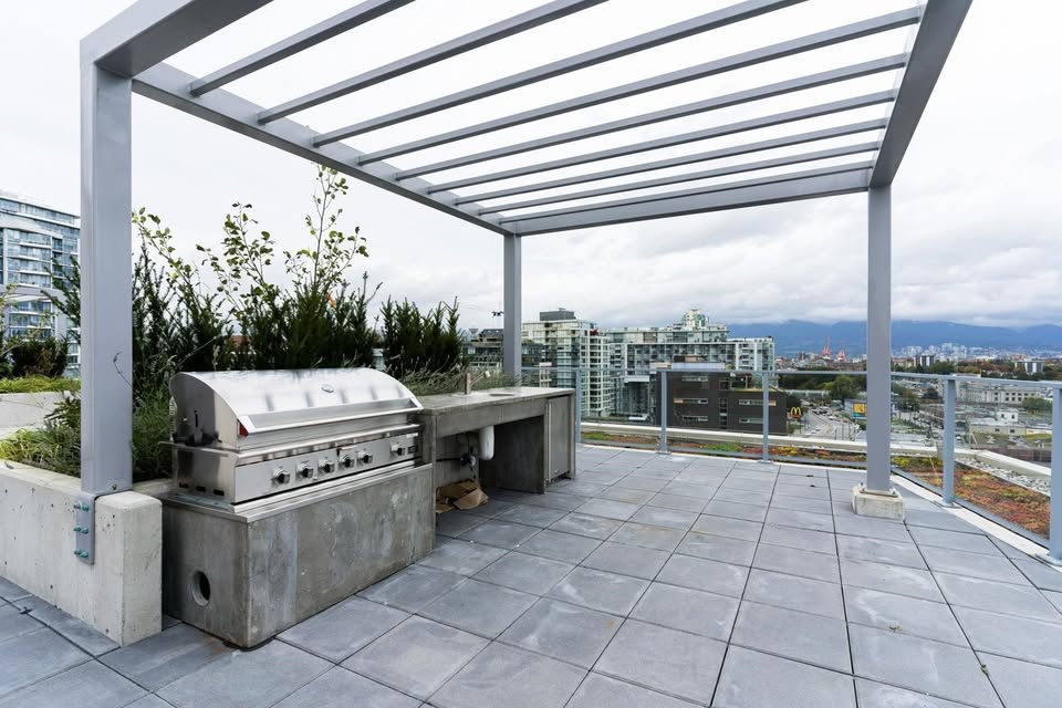 Spacious 2 Bed Apartment in Vancouver for Rent — photo 24