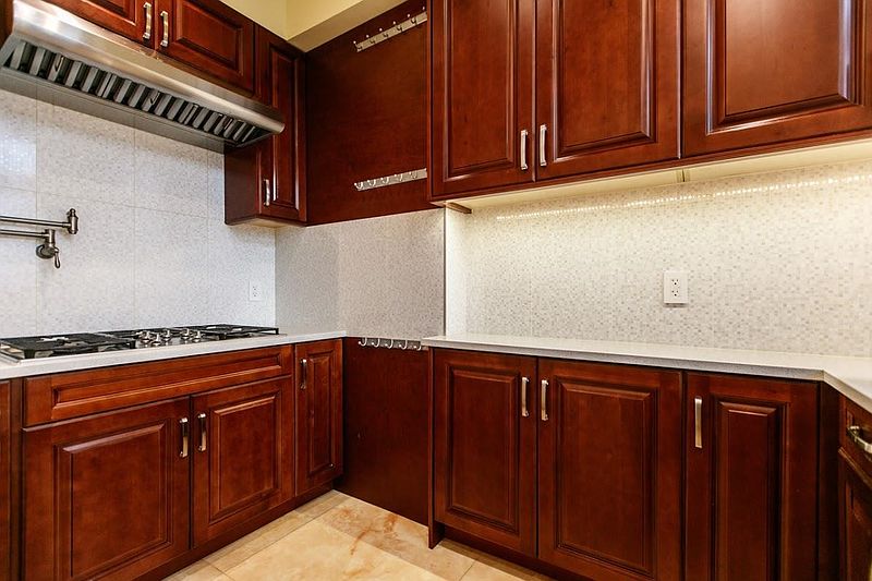 Vancouver House for rent - 6 Bedrooms — photo 37