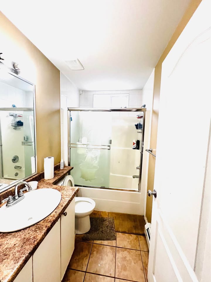 Cozy 2-Bedroom Basement Suite in Surrey — photo 9