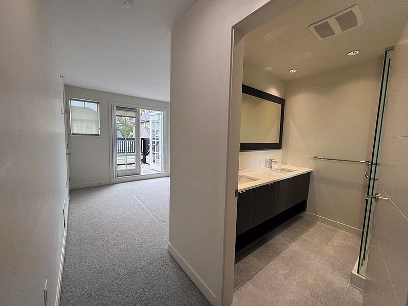 Vancouver Townhouse for rent - 3 Bedrooms — photo 8