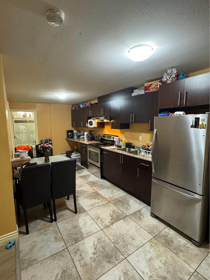 Spacious 3 Bed Apartment for Rent in Surrey — photo 4