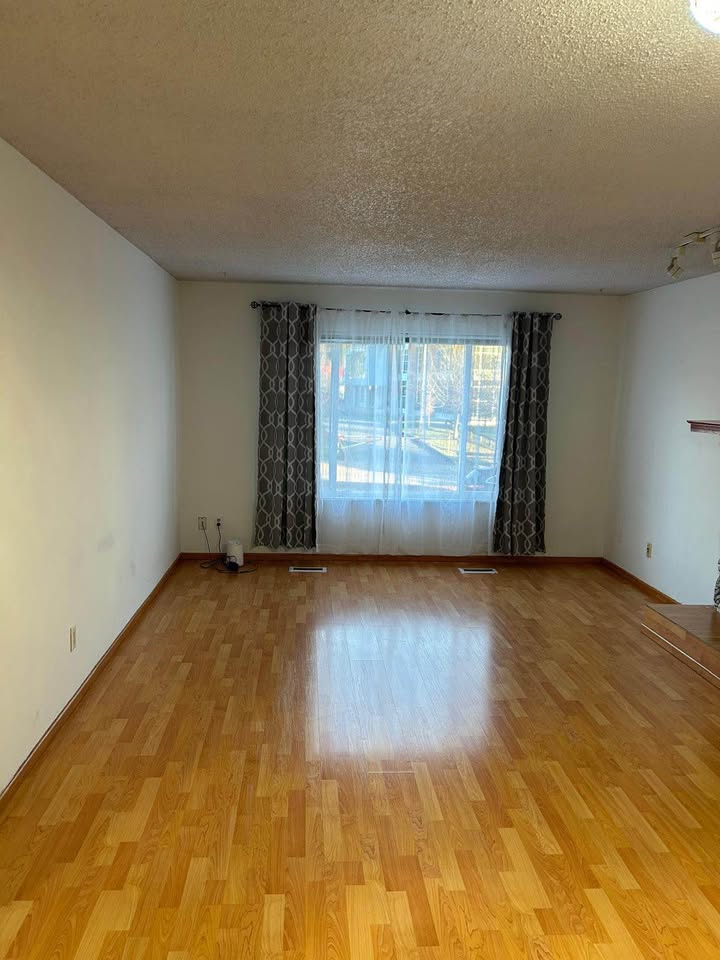 Top Half of 3 Bed House in Surrey - $3000/Month — photo 6
