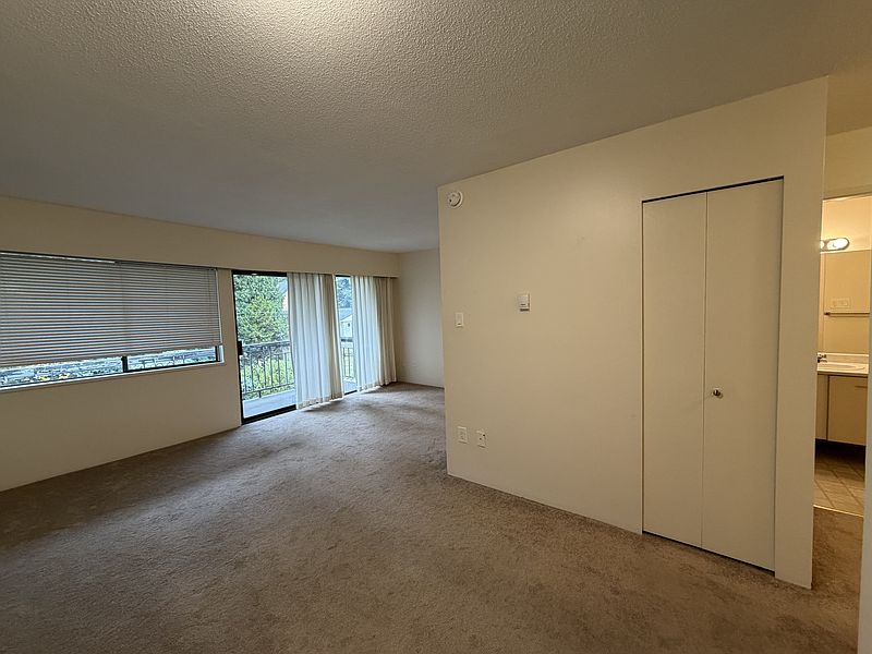 New Westminster Apartment for rent - 0 Bedrooms — photo 2