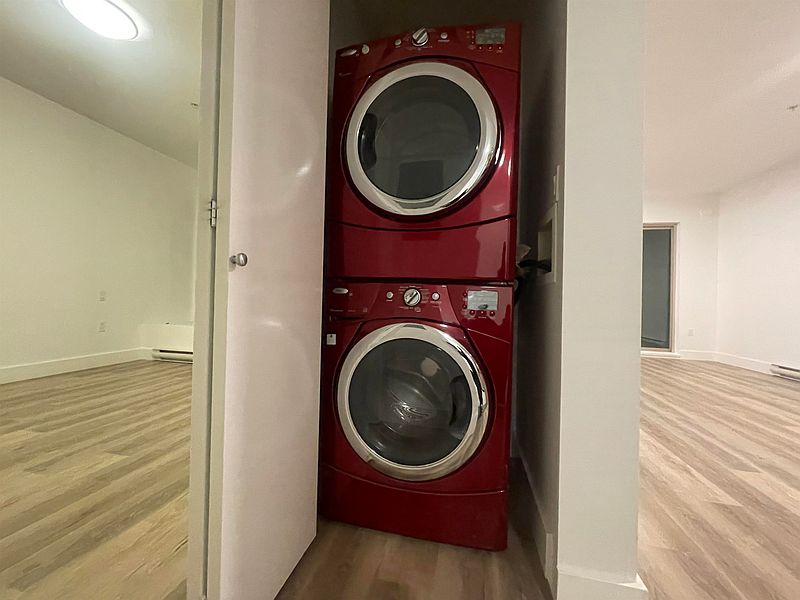 Surrey Apartment for rent - 2 Bedrooms — photo 11
