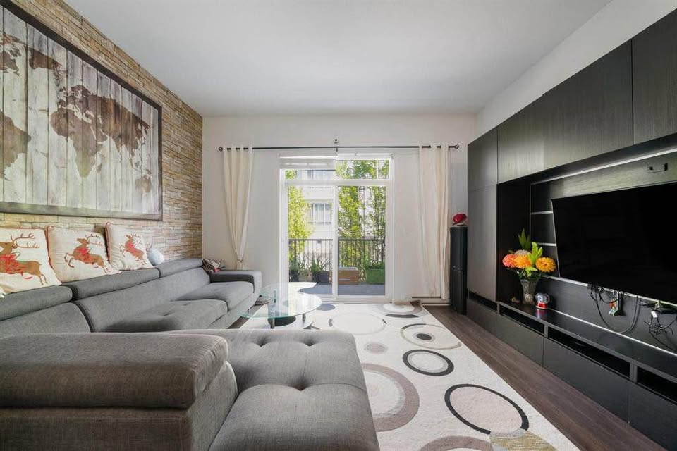 Spacious 4 Bedroom Townhouse in Surrey — photo 4