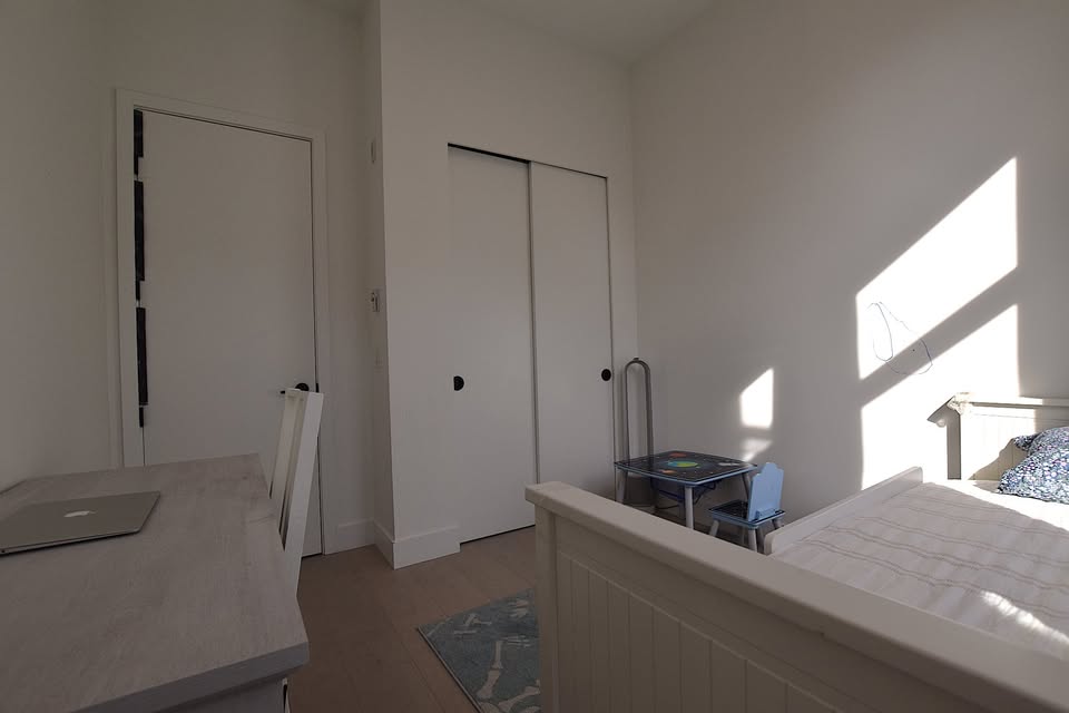 Spacious 2 Bed, 2 Bath Apartment for Rent in New Westminster — photo 8