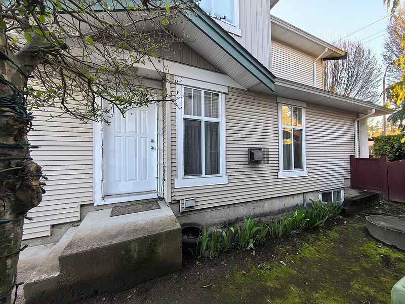 Surrey Townhouse for rent - 5 Bedrooms — photo 18