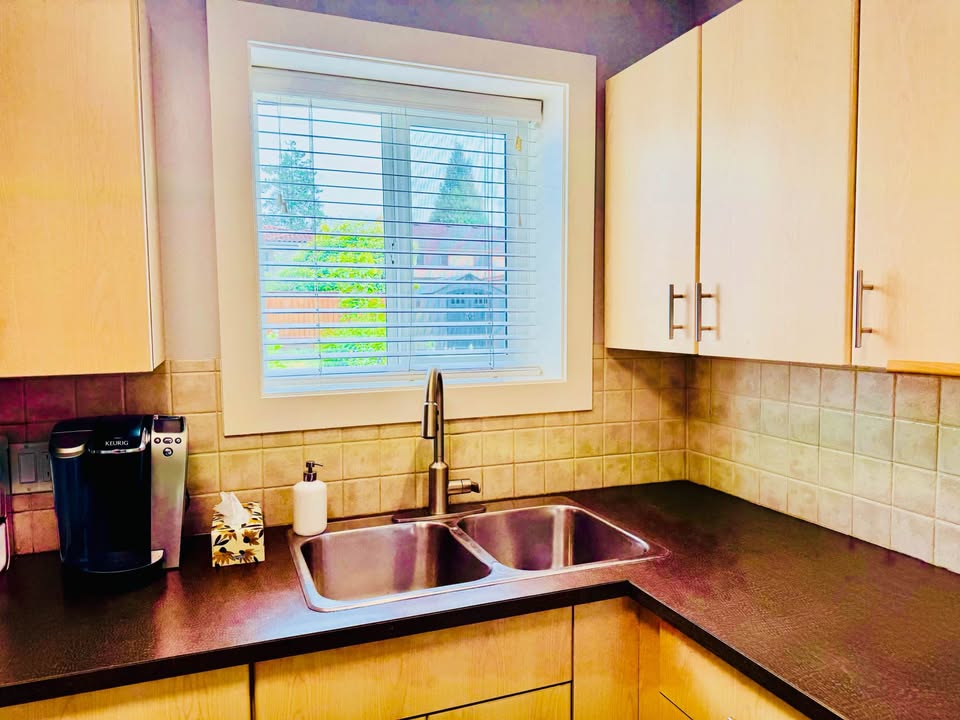 Spacious 2 Bedroom House in Burnaby for Rent — photo 11