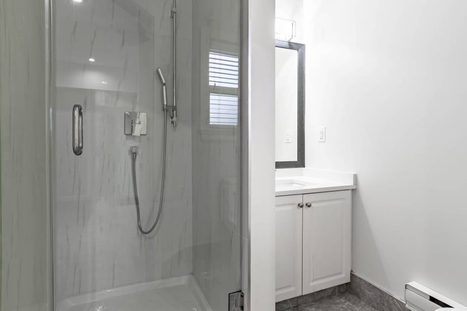 Stylish 1 Bed Suite in New Westminster — photo 8