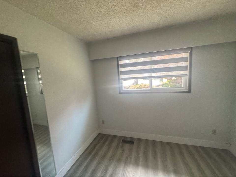 Spacious 4 Beds, 2 Baths House for Rent in Surrey — photo 15