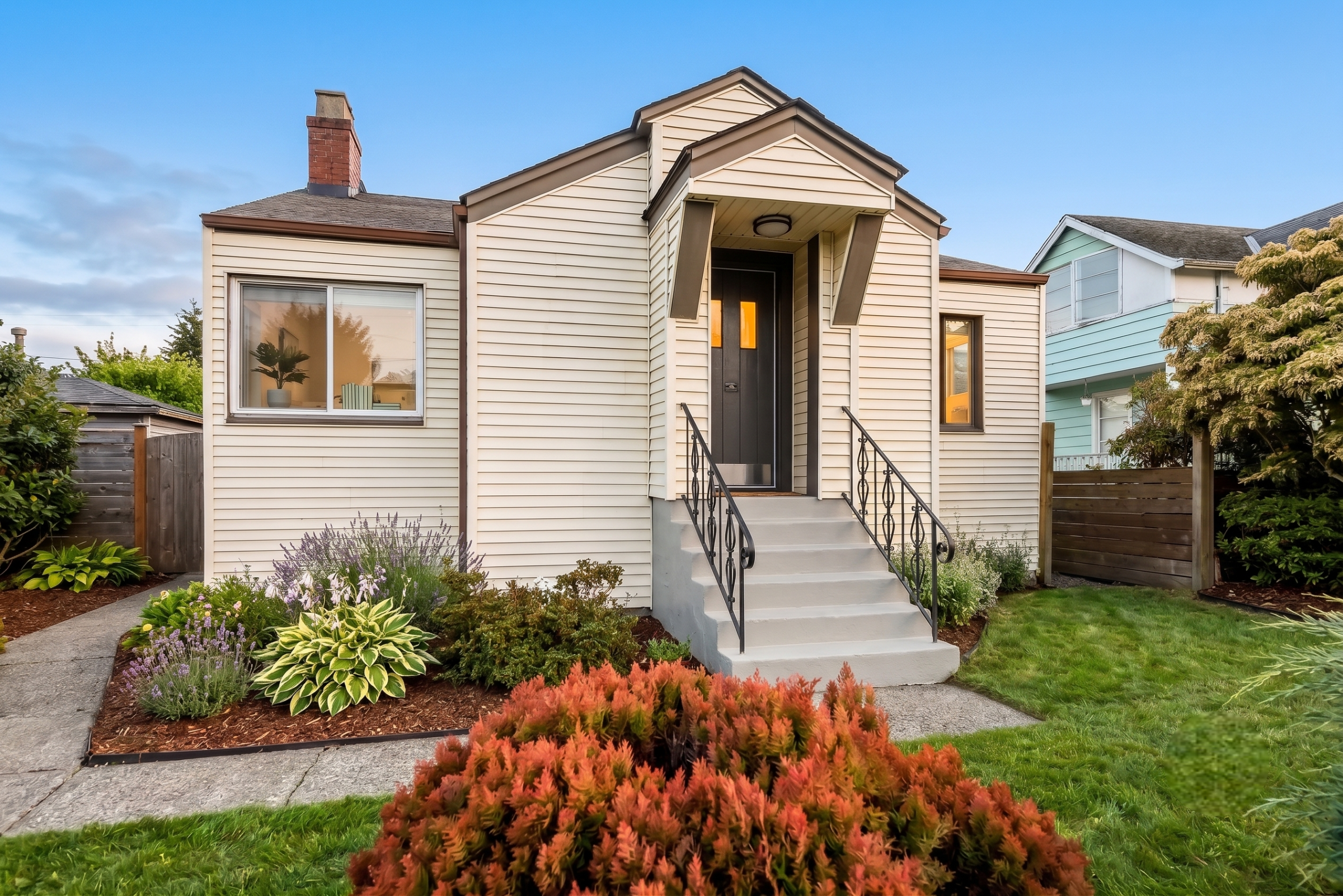 $2999 | 4525 Knight St, Vancouver, BC | 2BD/1BA | Upper House in Vancouver