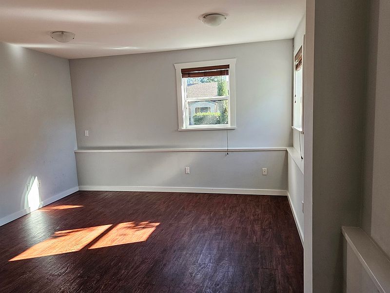 New Westminster House for rent - 2 Bedrooms — photo 3
