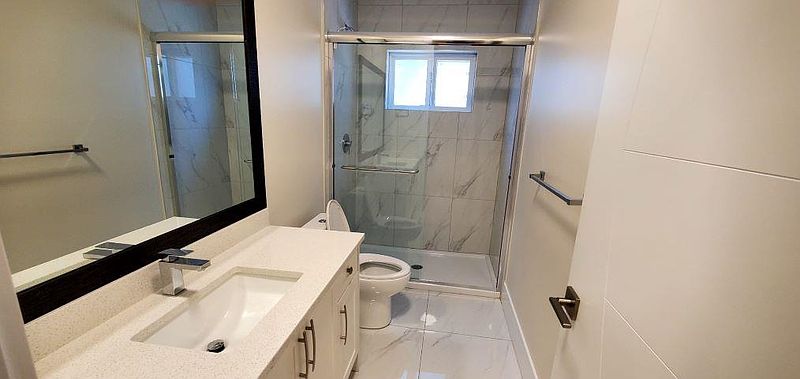 Surrey House for rent - 2 Bedrooms — photo 3