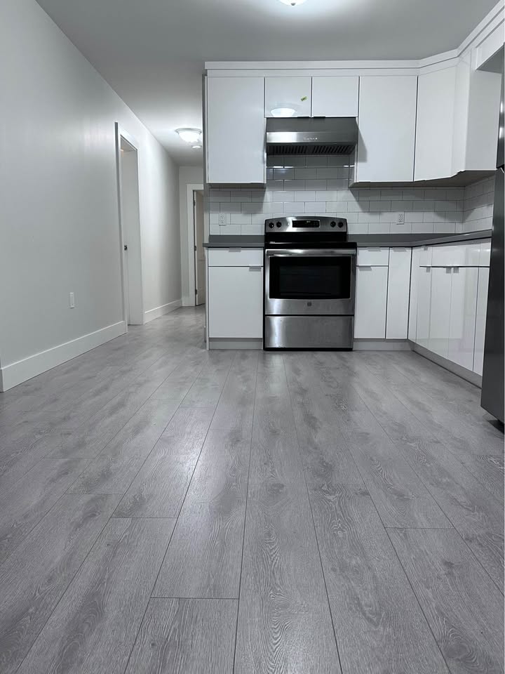 Spacious Bedroom for Rent in Surrey Basement — photo 7