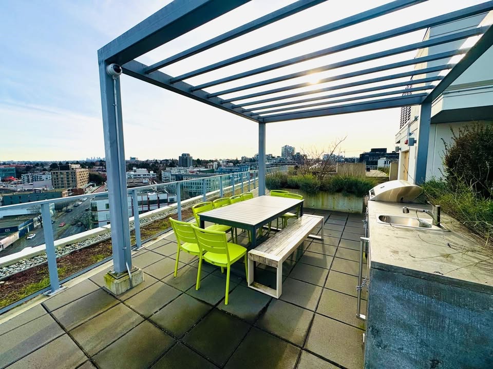 Spacious 2 Bed Apartment in Vancouver for Rent — photo 22