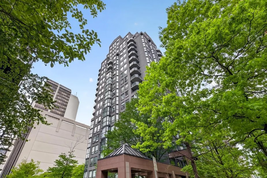 811 Helmcken St, Vancouver | 2BR/2BA Condo in Vancouver