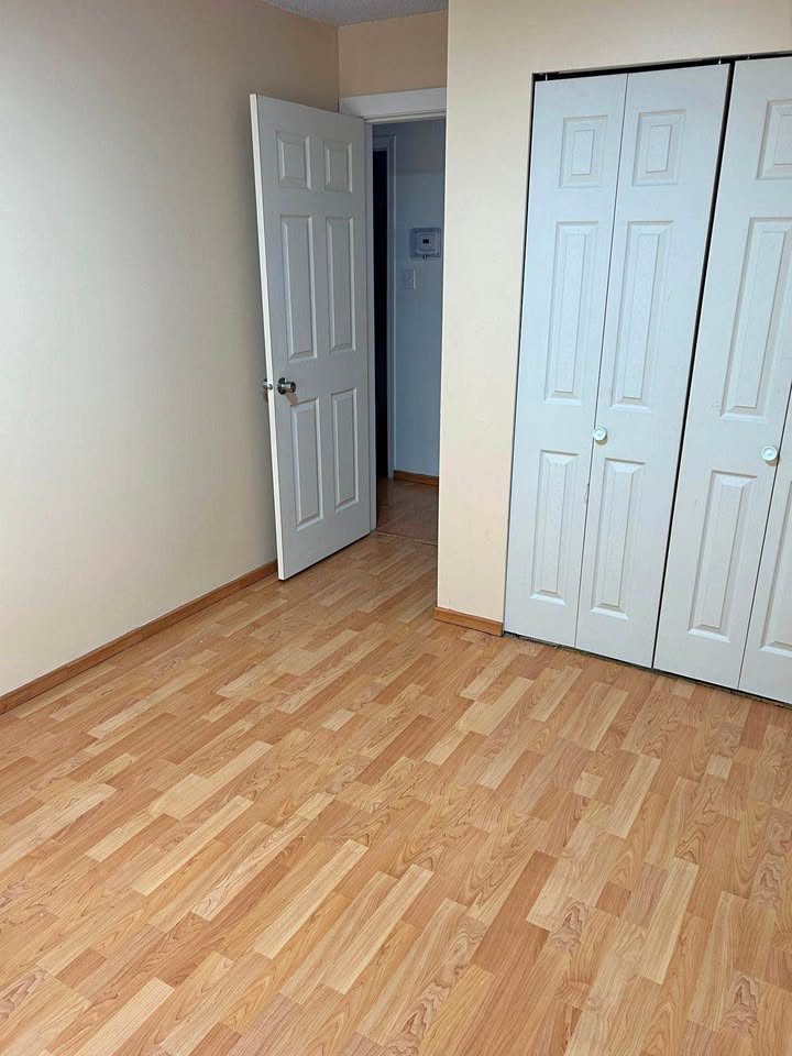 Top Half of 3 Bed House in Surrey - $3000/Month in Surrey