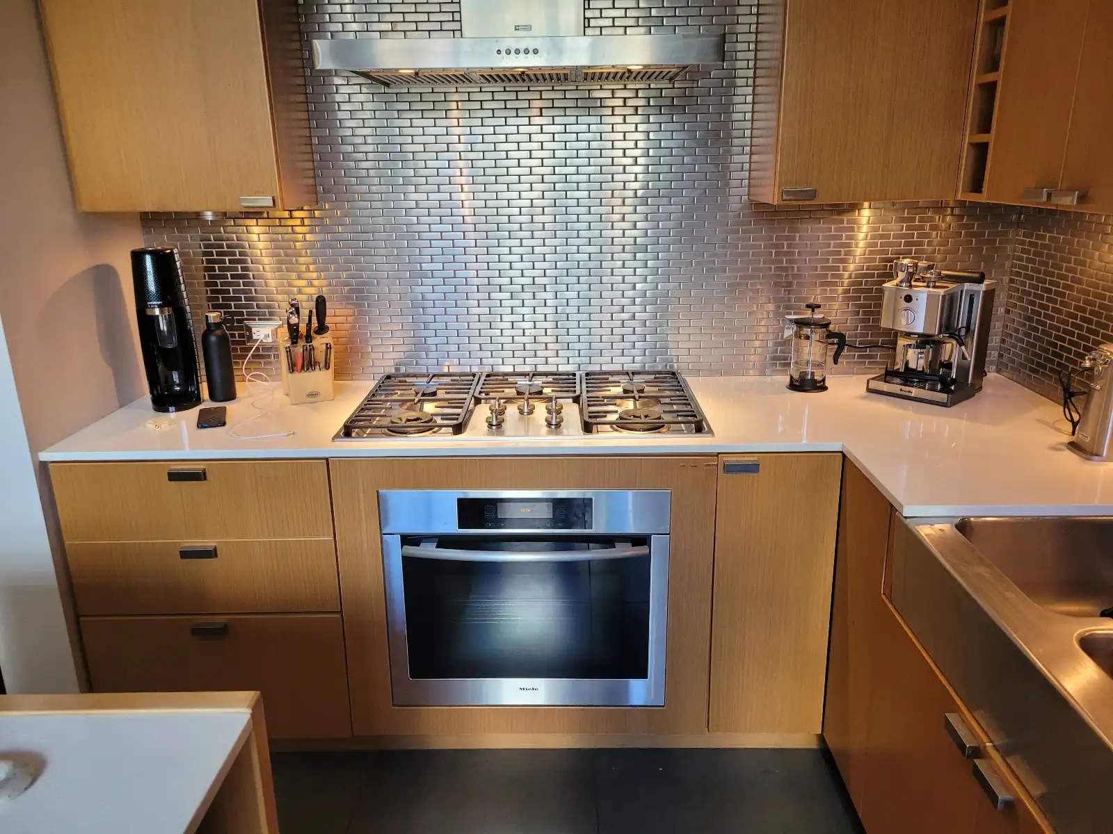1168 Richards St, Vancouver | 1BR+Den/2BA Furnished Townhouse — photo 4