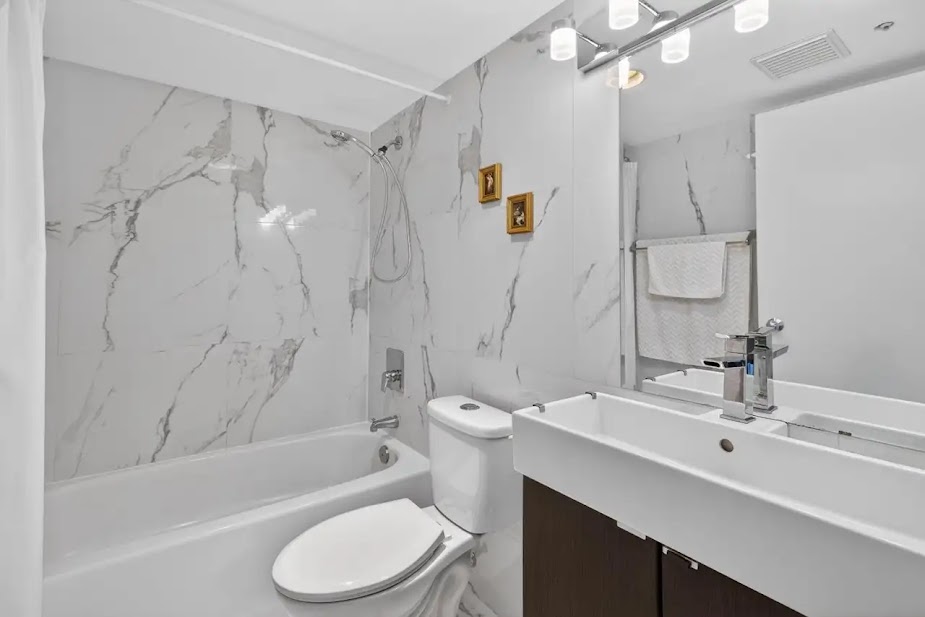811 Helmcken St, Vancouver | 2BR/2BA Condo — photo 2
