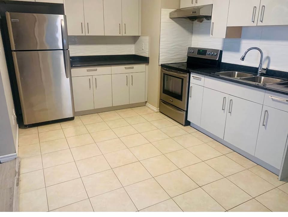 Spacious 2-Bedroom Apartment in Surrey in Surrey