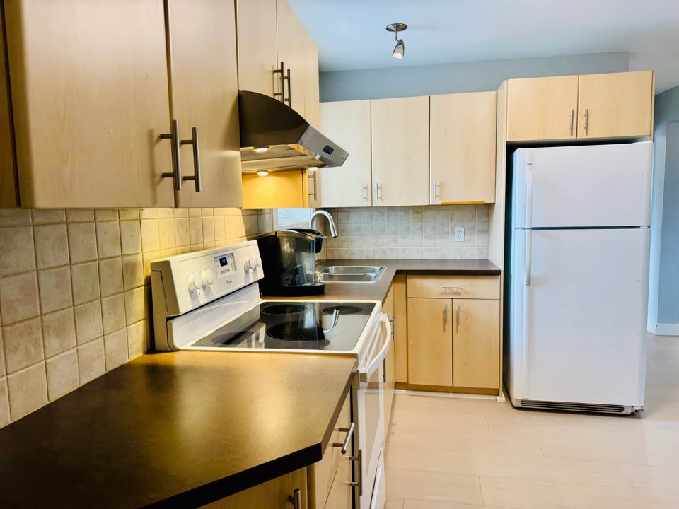 Spacious 2 Bedroom House in Burnaby for Rent — photo 12