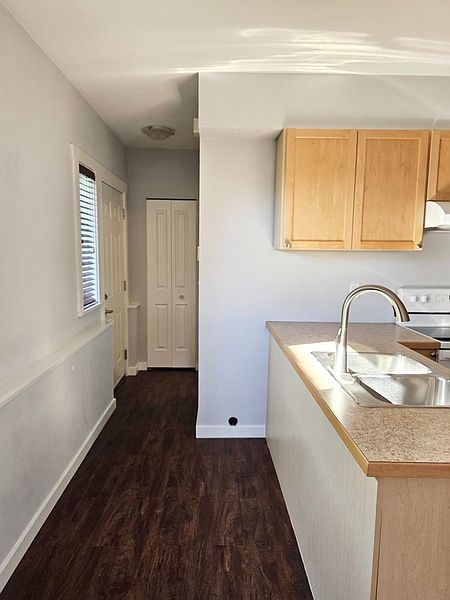New Westminster House for rent - 2 Bedrooms — photo 2