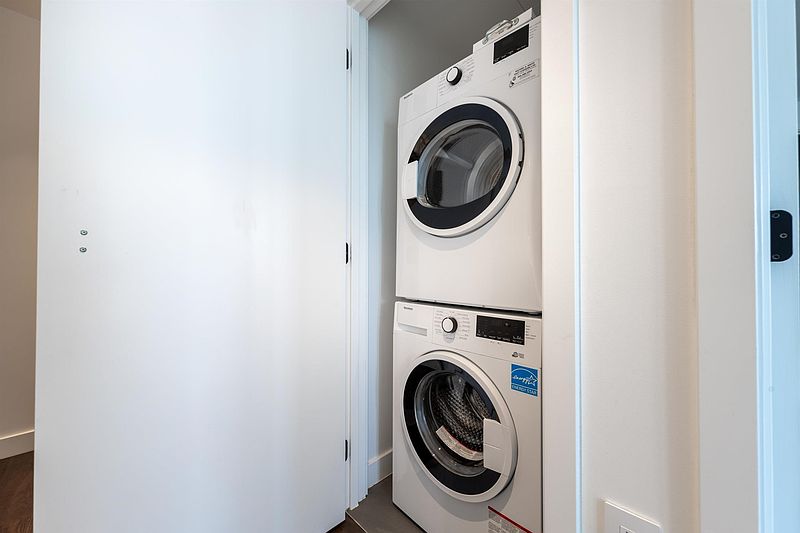 Vancouver Condominimum for rent - 3 Bedrooms — photo 12