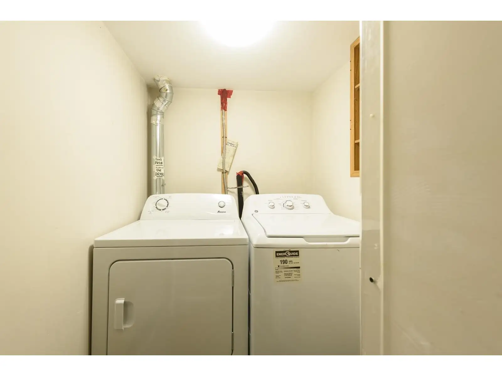 $2999 | 4525 Knight St, Vancouver, BC | 2BD/1BA | Upper House — photo 17