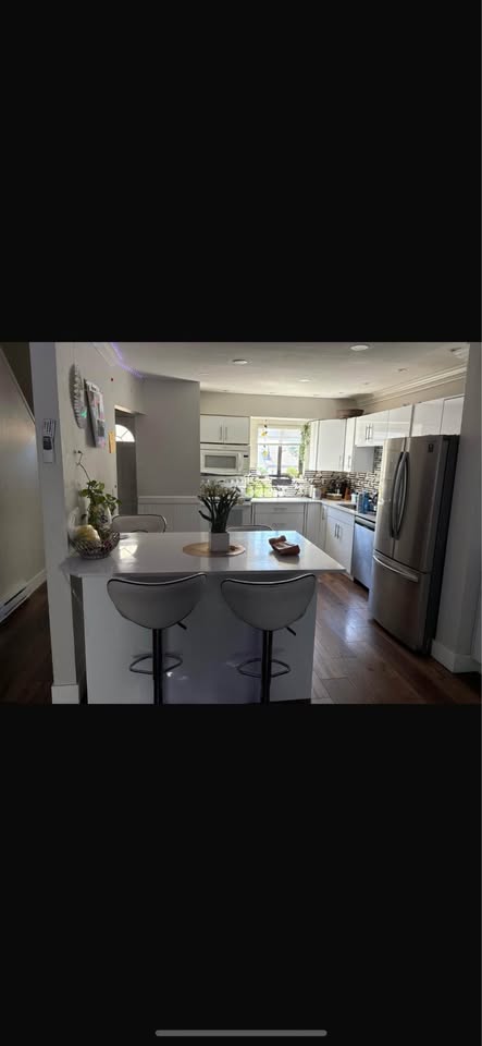 Spacious Townhouse for Girls in Surrey - $500/Month — photo 5