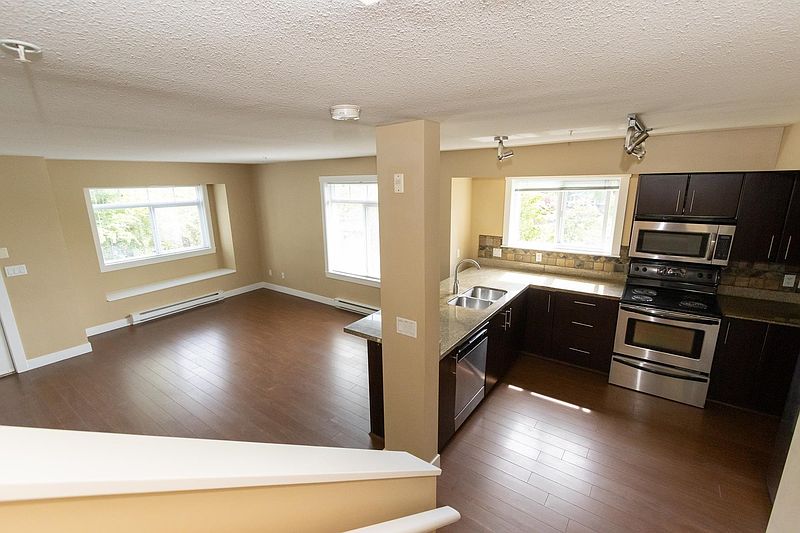Burnaby Townhouse for rent - 2 Bedrooms — photo 11