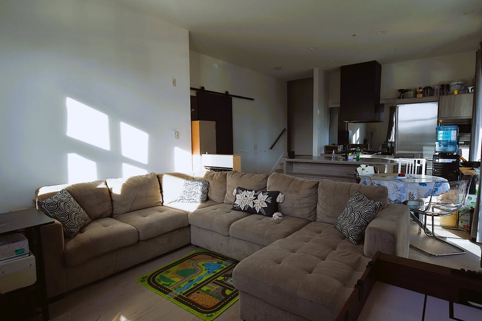 Spacious 2 Bed, 2 Bath Apartment for Rent in New Westminster — photo 4