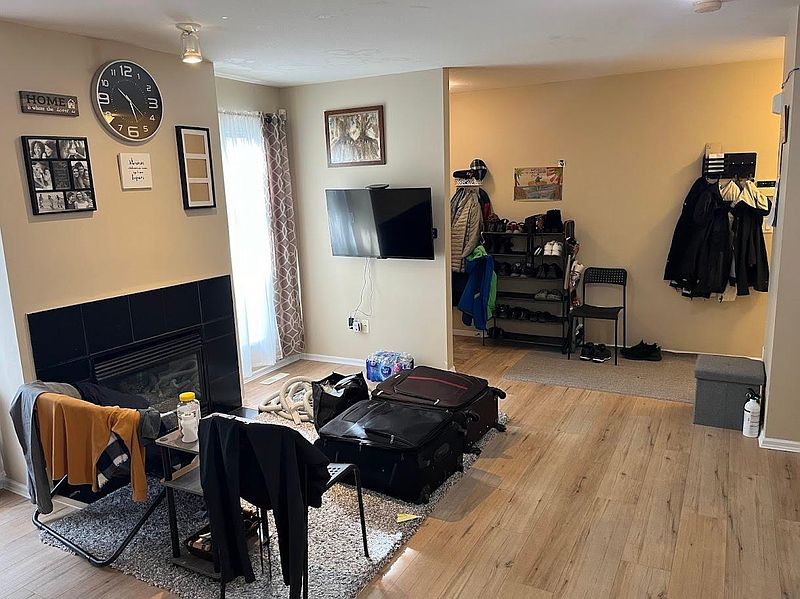 Surrey Townhouse for rent - 5 Bedrooms — photo 25